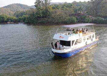 सिंधुरत्न समृध्द योजना उमेदच्या हाऊस बोटीचे राई बंदरात लोकार्पण