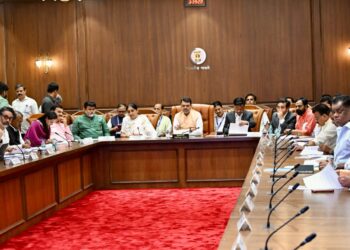 नुकसानग्रस्त आंबा – काजू बागायतदारांना मदत जाहीर करणार : मुख्यमंत्री