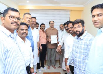 कोकणातील आंबा उत्पादक शेतकऱ्यांसोबत उद्धव ठाकरे देणार ‘वर्षा’वर धडक