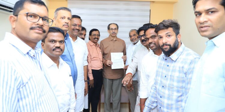 कोकणातील आंबा उत्पादक शेतकऱ्यांसोबत उद्धव ठाकरे देणार ‘वर्षा’वर धडक