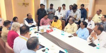 आंबा व काजू बागायतदार उद्या ‘वर्षा’वर धडक देणार : राजू शेट्टी